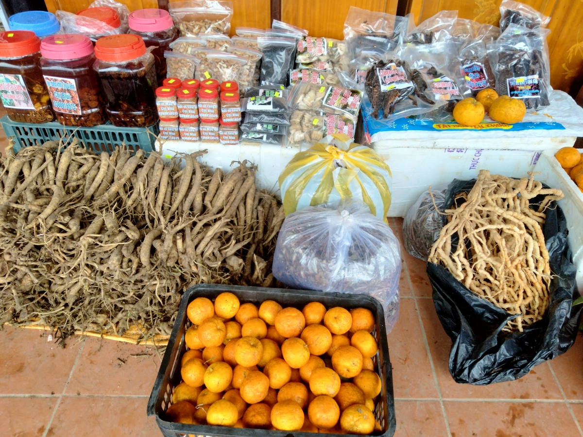 Pr'hay chr'nắp zâp râu bh'nơơn bh'rợ ting pấh hội chợ
Độc đáo các loại sản phẩm tham gia hội chợ.