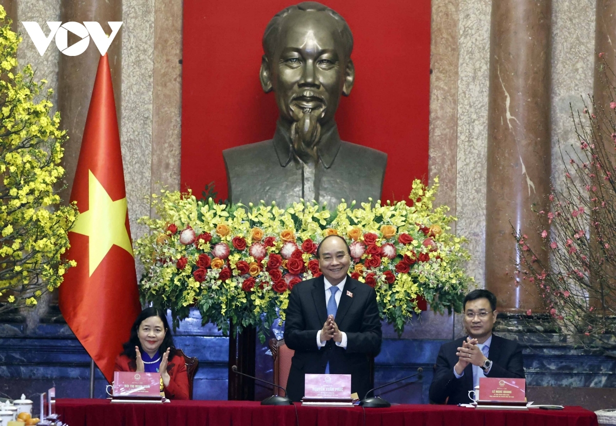 
Củ tịc lơgar tìp măt 50 nă cau ala măt mờr 2 rbô nă cau tàm broă lơh “Broă niam”