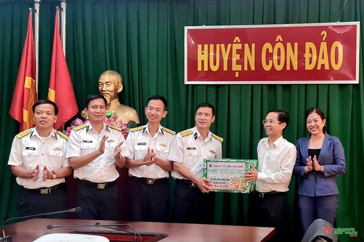 Tadhau ayuh Tet huyen uy Côn Đảo