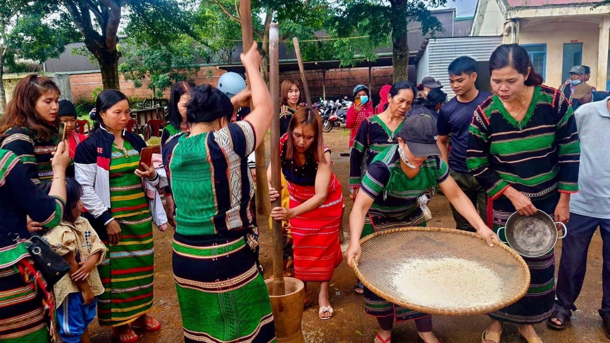 Peh phe rhơn sa piăng mhe ta xã Dak Ndrung, nkuăl Dak Song, n'gor Dak Nông