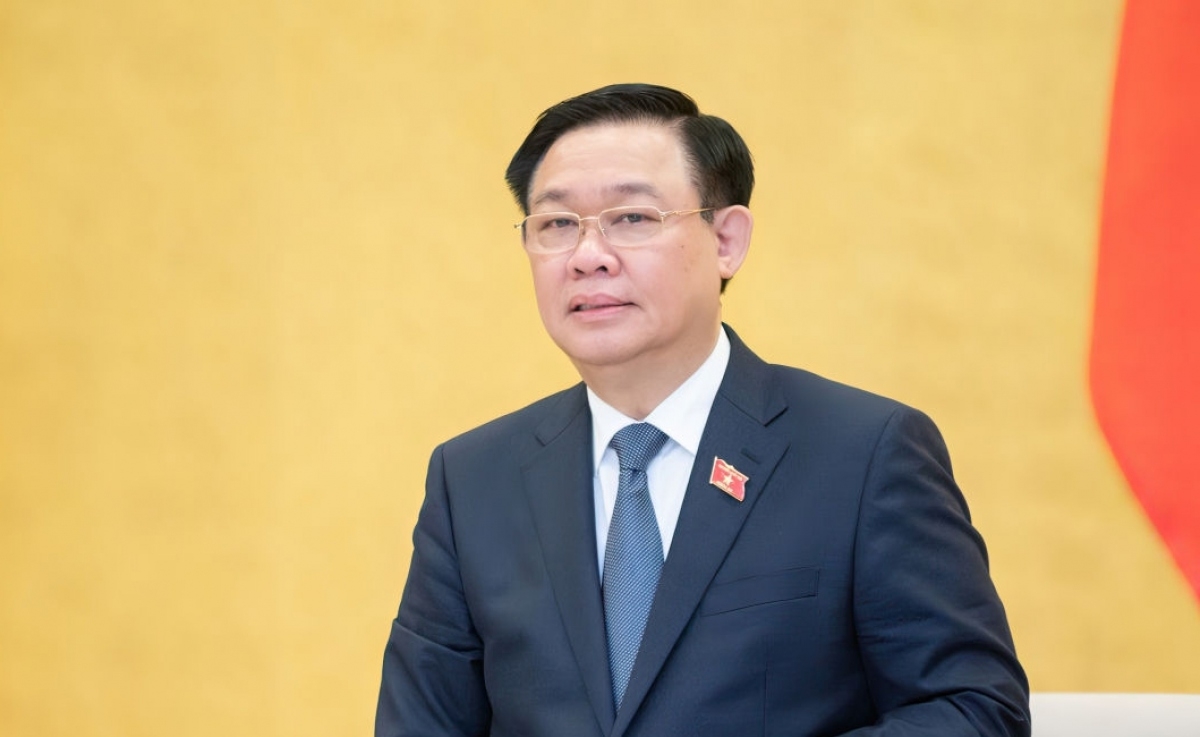 
Khua git gai pơ ala mơnuih ƀon sang dêh čar ơi Vương Đình Huệ.