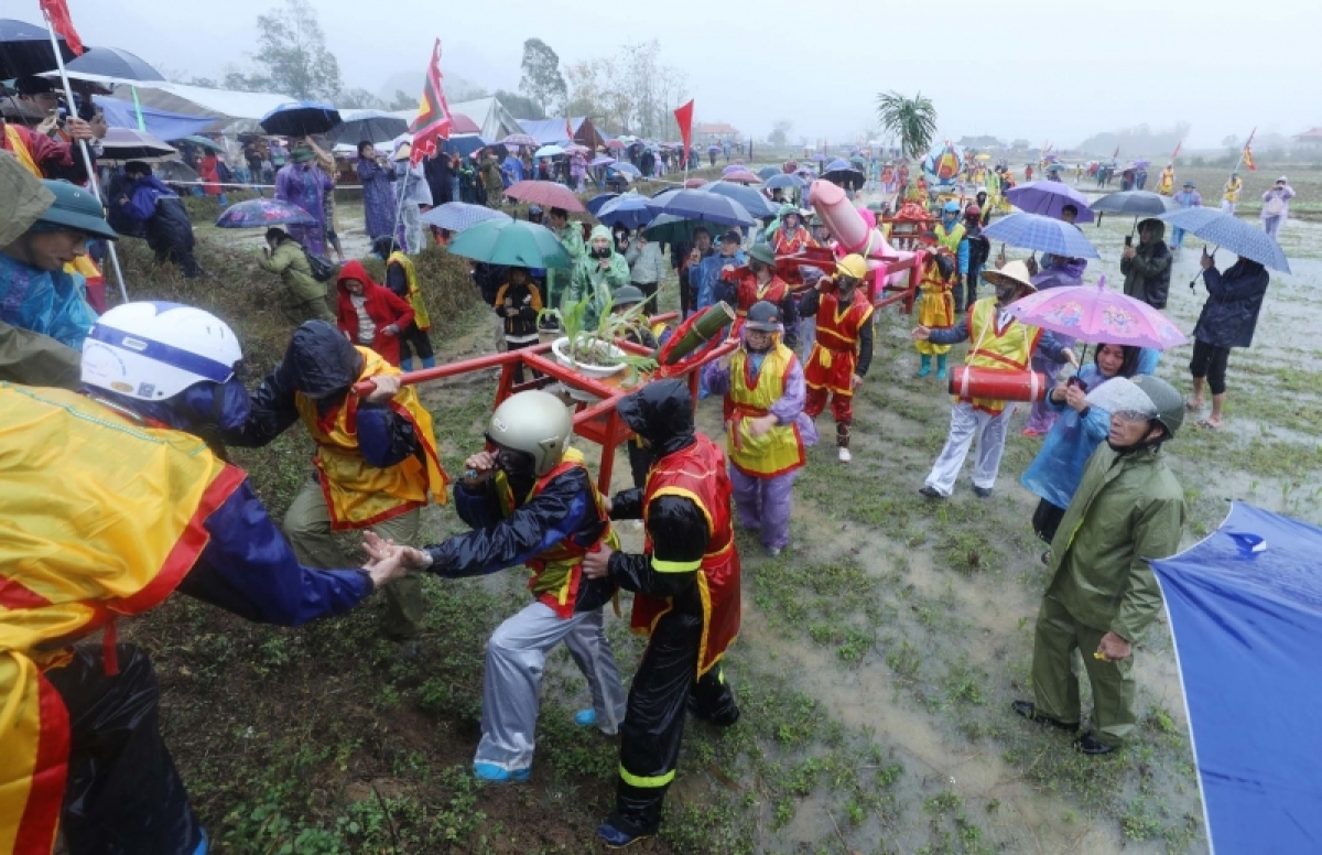 Lẹ hội Ná Nhèm đảy hết tẻo ăn pi tứ pi 2012 vạ đảy chủn lẻ mòn pèng quỷ cúa nặm mường tứ pi 2015
 