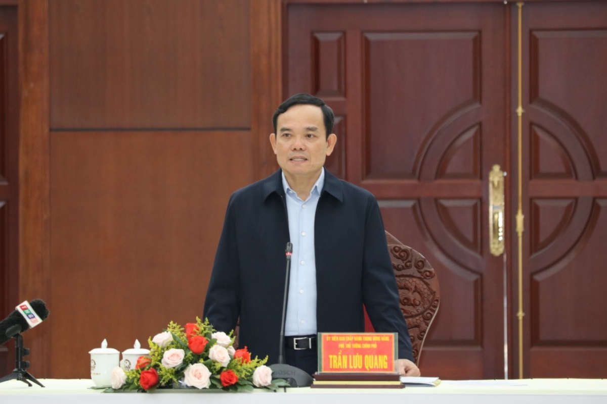 
Kơ-iăng Khua dêh čar ơi Trần Lưu Quang pơhiăp git gai mông jơnum