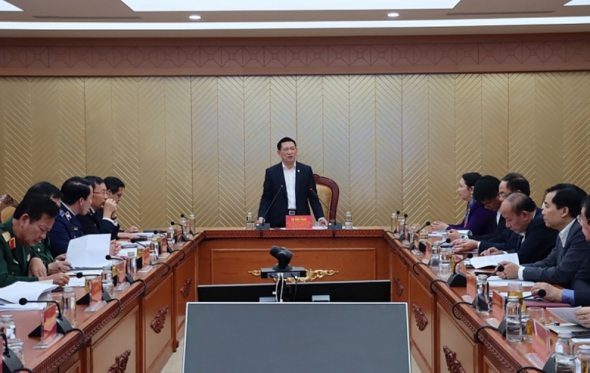 Ƀộ trưởng Ƀộ Tài Cíñ ồng Hồ Đức Phớc, Phó Kwang atbồ Mpồl đơng lam 389 dà lơgar đơs đơng lam pơrjum