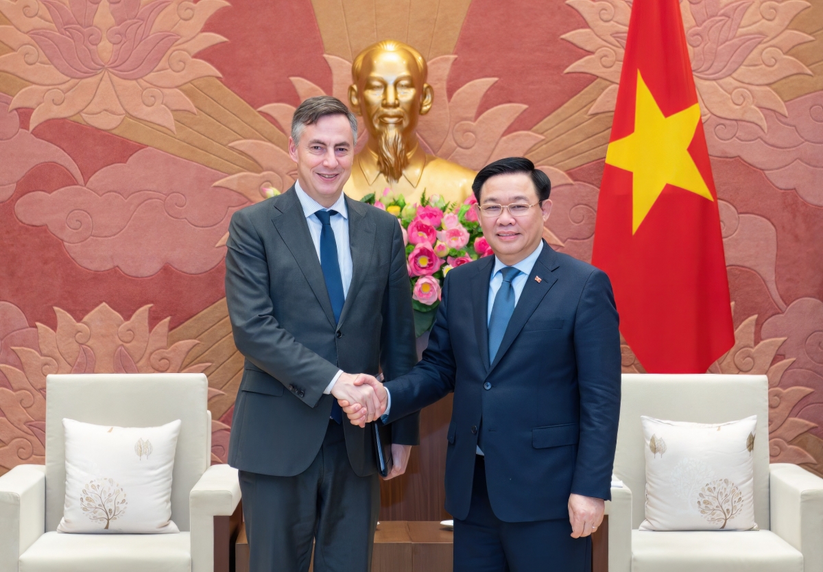 
Kơdră Kuôk hô̆i Vương Đình Huệ sơng Kơdră Anih jang Tơbôl Nghị viện châu Âu