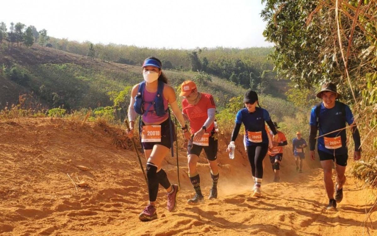 
Ƀing mơnuih nao pơplông amăng jơlan đuăi nao kual blah wang đưm