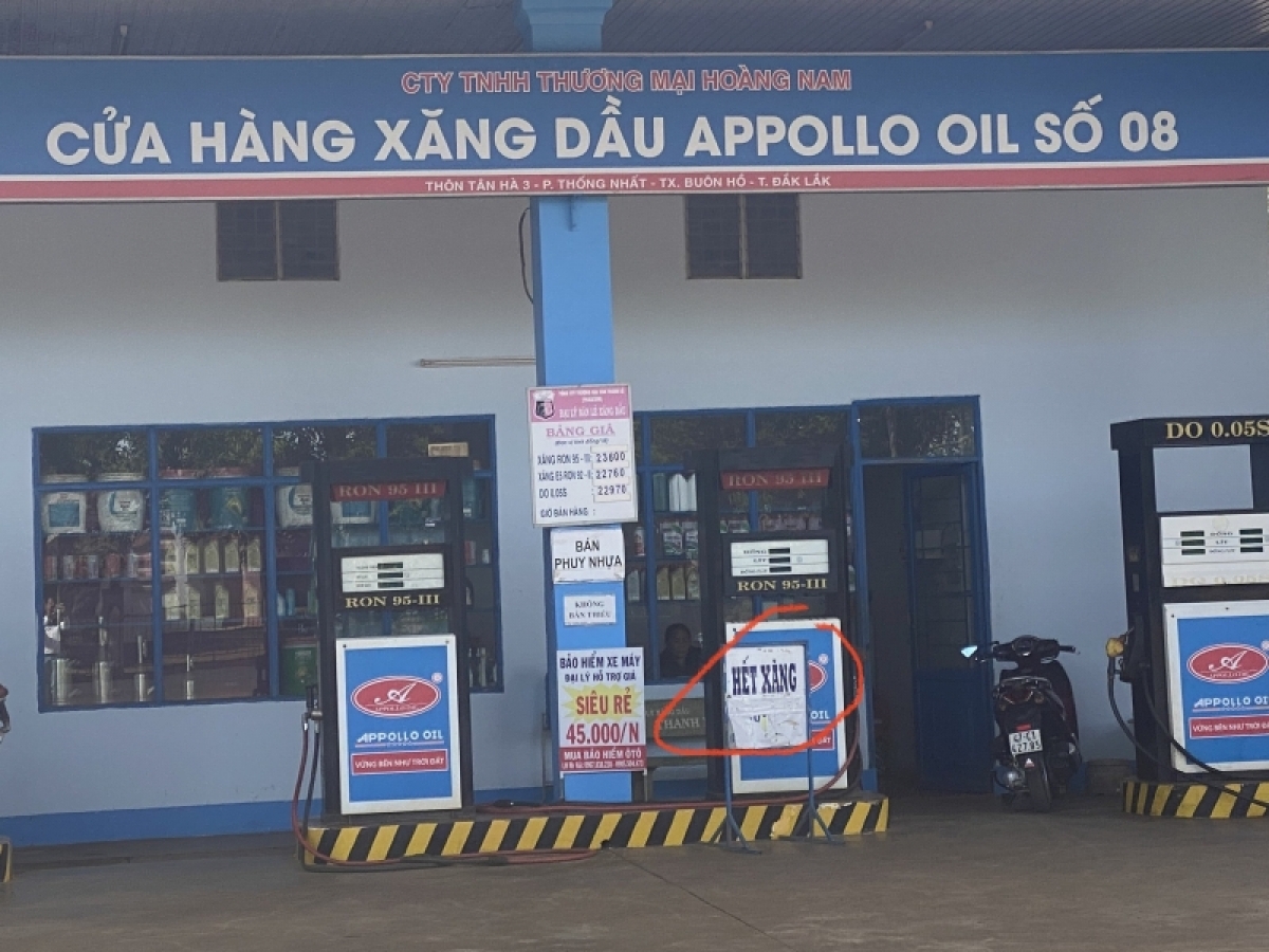 
Sang sĭ ia xăng ia jâu Appollo Oil mrô 8 mơng Anom bơwih ƀong Hoàng Nam, plơi prong Buôn Hồ yôl hnal lăi abih ia xăng