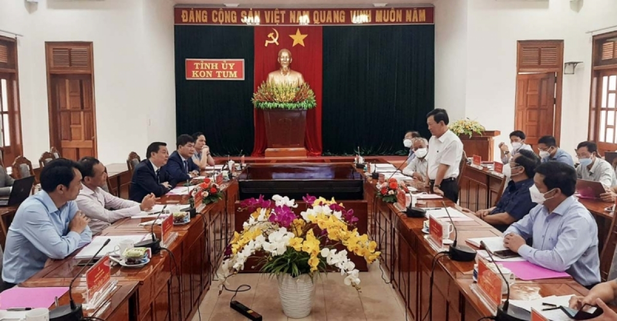 
Khua git gai Ping gah tơring čar, Khua Khul pơ ala mơnuih ƀon sang tơring čar Kon Tum Dương Văn Trang bơkơtuai hăng hơdôm anom bruă tuh pơ alin