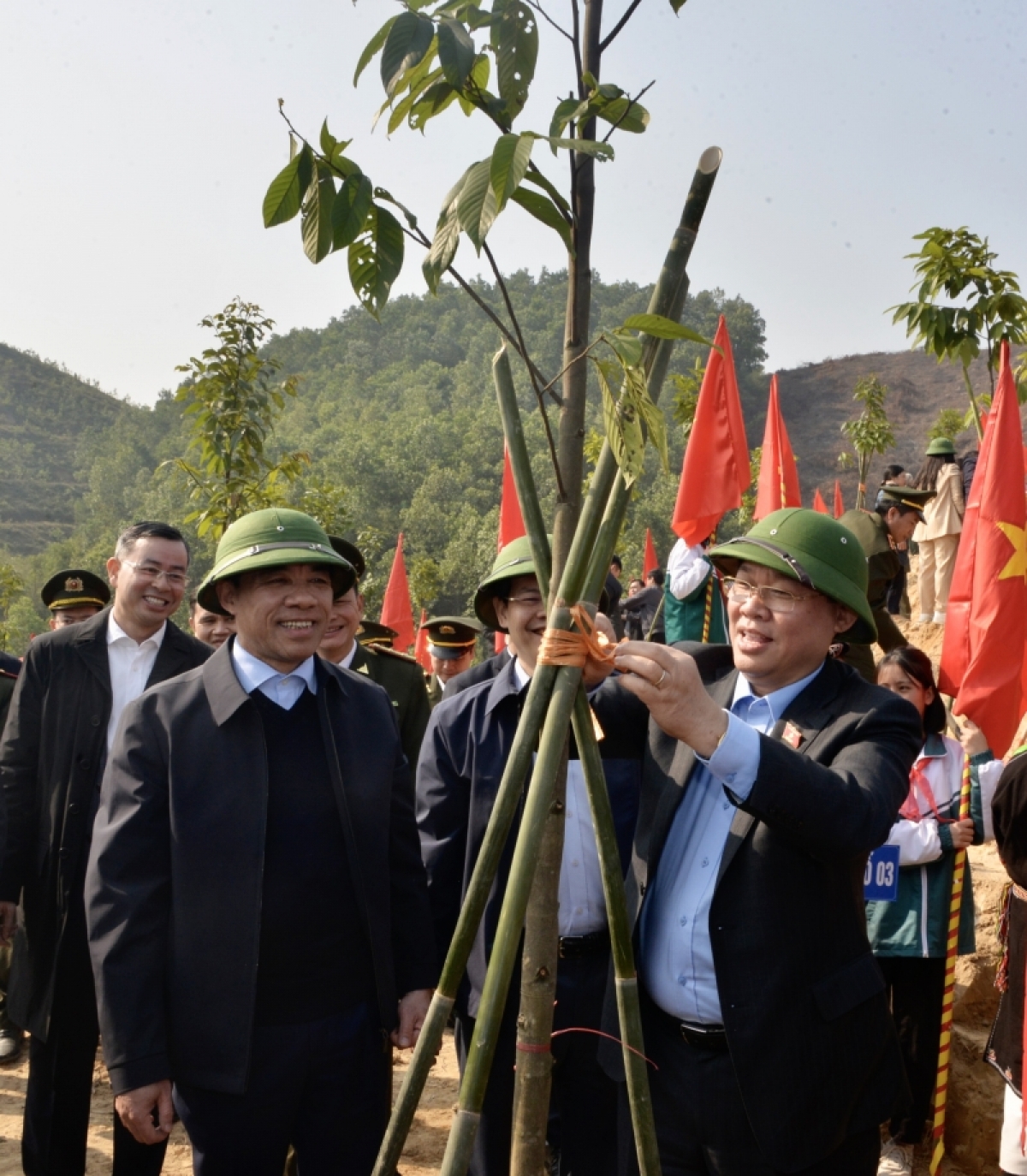 

Kăn xiâm hnê ngăn Kuô̆k hô̆i  veăng tung “Têt pêt loăng plâ rơxông chôu pâ Pôa Hồ”