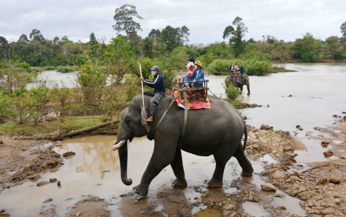 
Sap ing hâi lơ 20/2/2023, tơdroăng ôm hyô kơto rui a kơpong ôm hyô Cầu treo Ƀuôn Đôn kô pơtê hlô̆ng hlối