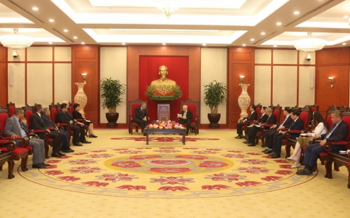 
Gùt anih bơyai lơh dơ̆ wă rò