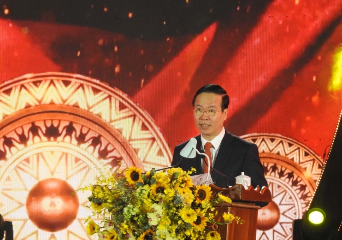 Ơi Võ Văn Thưởng đĭ pơhiăp amăng jơnum ngă lơphet