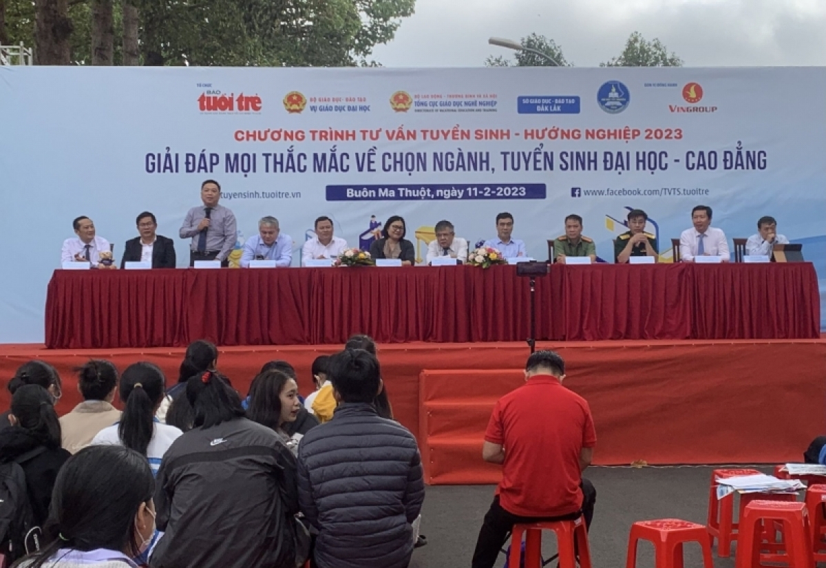 Jơlan hơdră Pơtô brơi, ruah čơđai hrăm bruă ƀơi Sang hră Đại học Tây Nguyên.