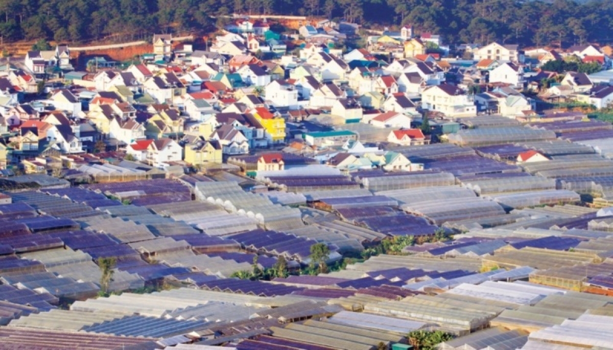 
Hnam pơnĭl ‘măn choh pơtăm tŏk bŏk oei pơhlơp cham char tơring kơdrâ̆m Đà Lạt