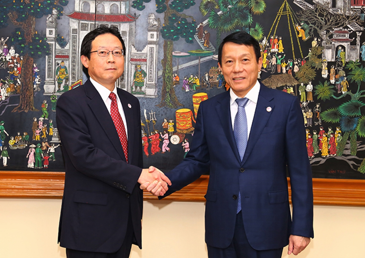 
Kơ-iăng khua ding jum Lương Tam Quang hăng ơi Ogata Yoshimi