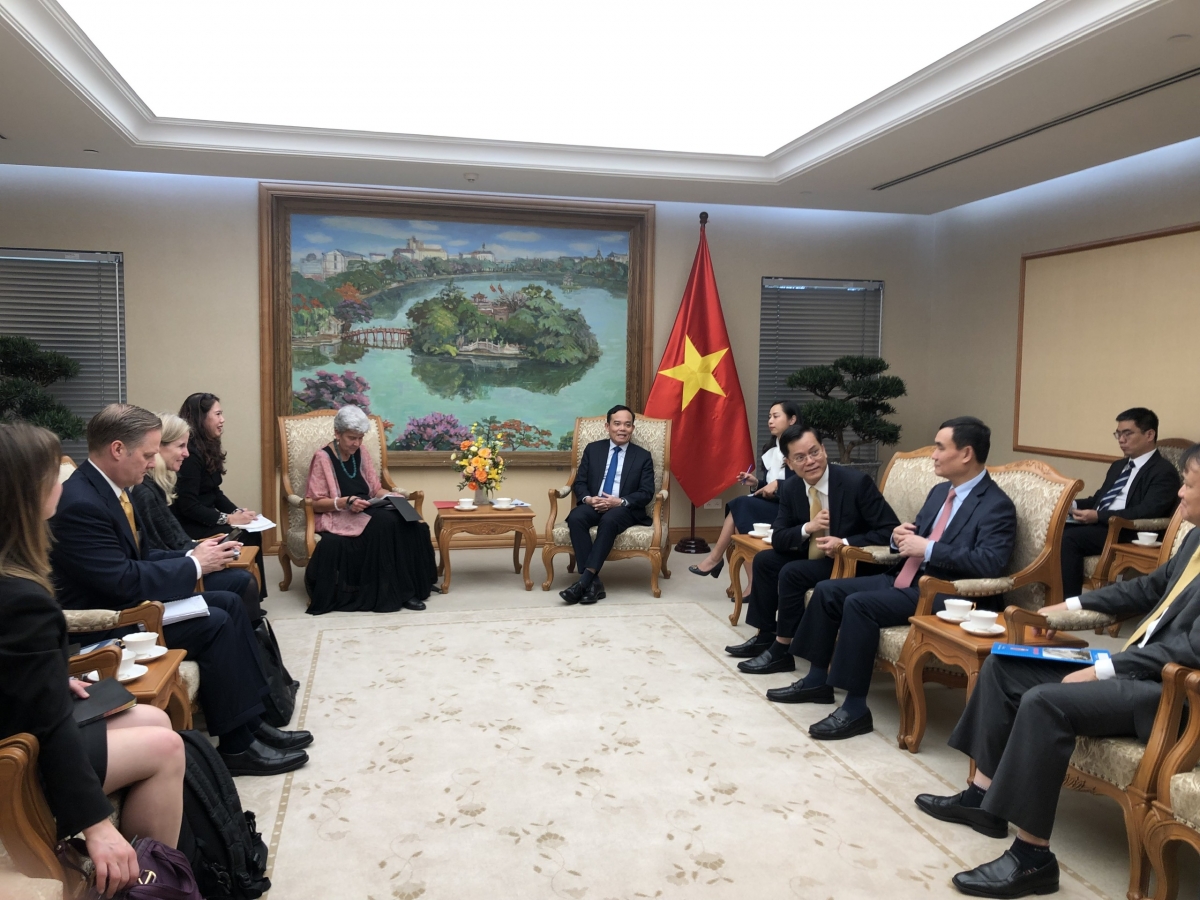 
Jơh gùt anih bơyai lơh dơ̆ wă Thứ trưởng Ƀộ Kă bro lơgar Mỹ mò Marisa Lago