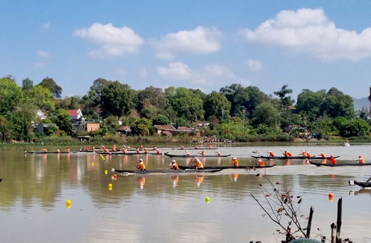 
Tal ngui čeo song nan pơphun amăng dơnao ia Lak-Sa anih bơwih brơi tuai čuă ngui hmư̆ hing ƀơi Dak Lak