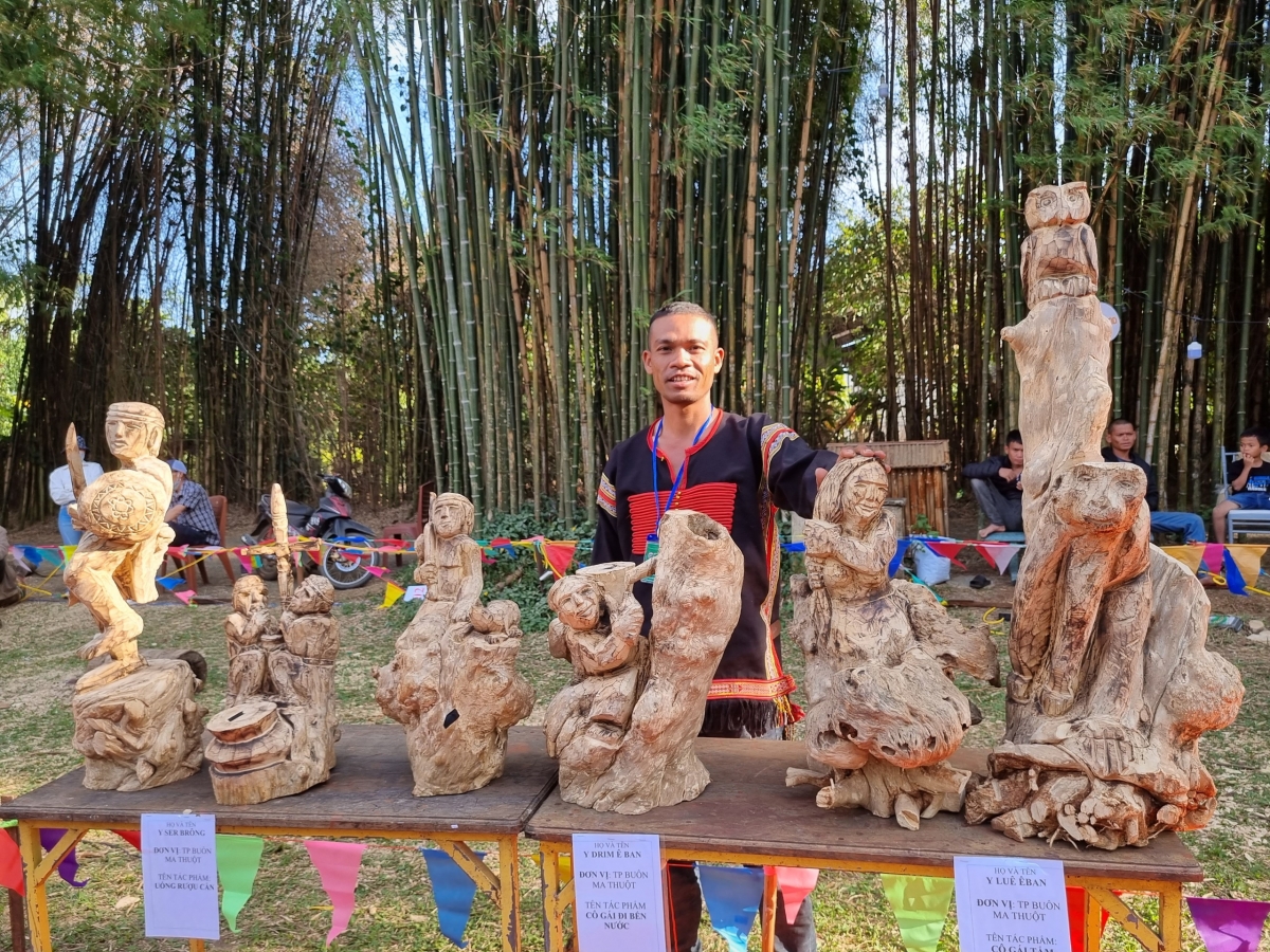 Um méa Tây Nguyên hlo ai mâ tung hên mâu ƀai tơ’noăng hơnăm kố