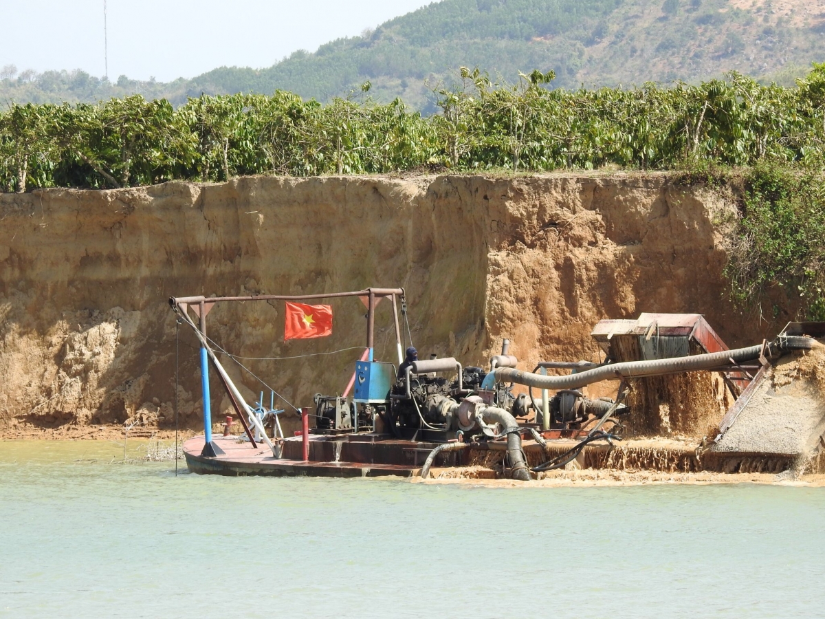 

Tơdroăng hrik xo prêi a têa Krông Nô a cheăm Quảng Phú cho ôh tá tơniăn, tơdroăng tơhnah tơhnâp chiâng ai tơdroăng săm tối, ôh tá tơniăn