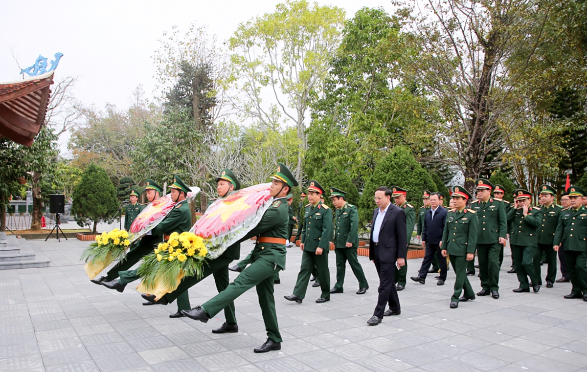 
Kơdră tơm Phan Văn Giang soh nhang plang pơkao tơ̆ Anih man tơbăt kơ đe lĭnh nuih mơng lôch dŏng teh đak