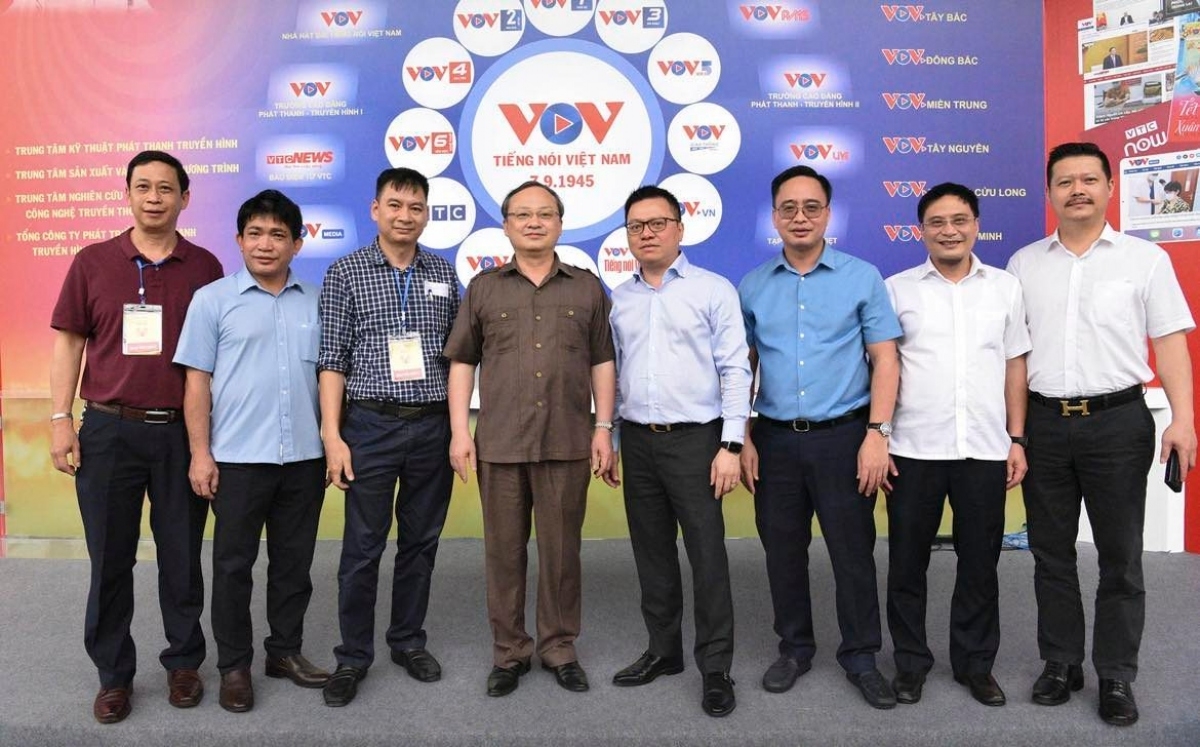 
Kwang ătbồ dờng Anih Jơnau đơs Việt Nam (VOV) ồng Đỗ Tiến Sĩ bal mờ kwang đơng lam bồ ală anih lơh broă bơh VOV dê tàm cơldŭ ràng tơlik bơh VOV dê tàm Chờ drà ƀăo gùt lơgar nam 2022