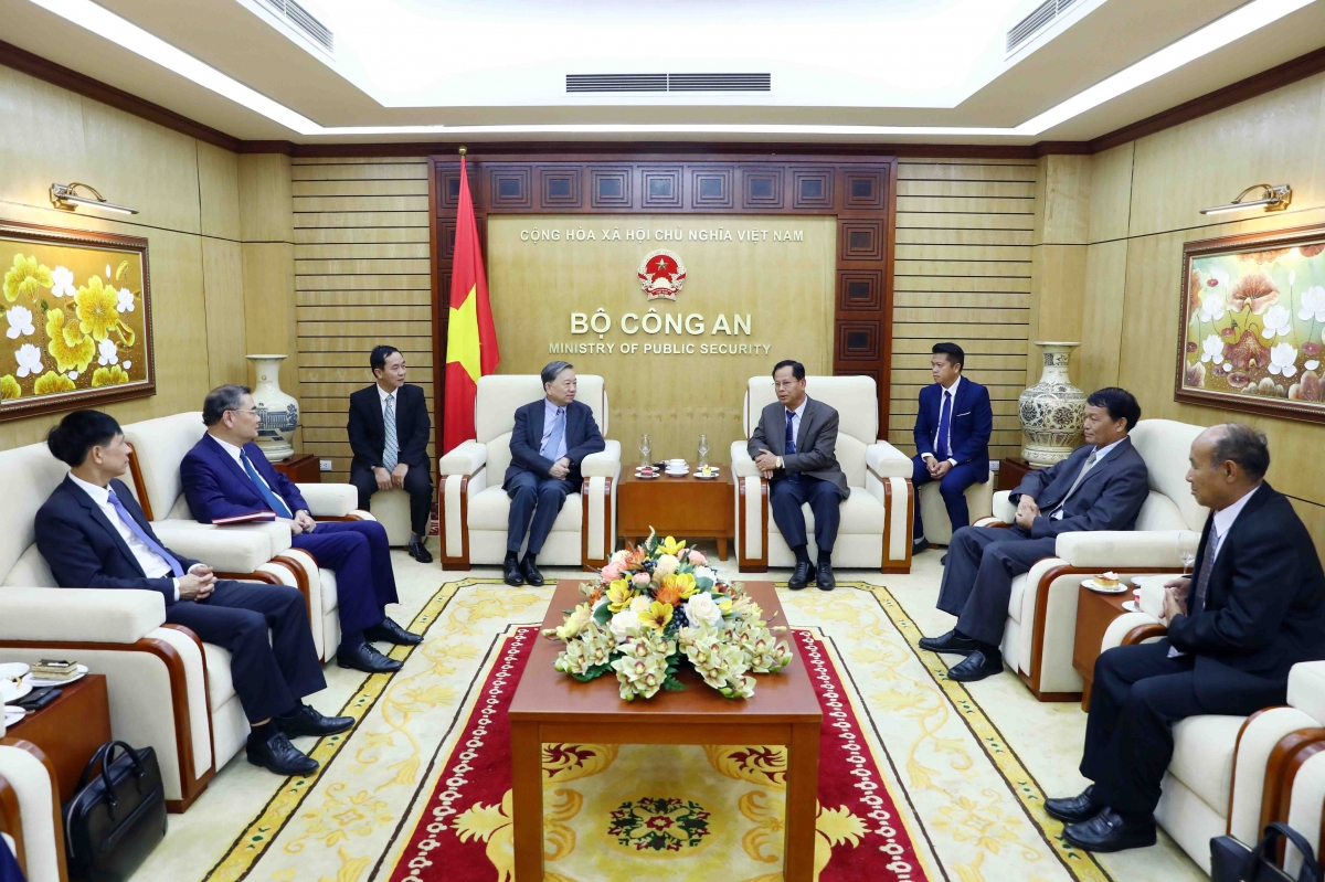 Ƀộ trưởng Ƀộ Kwang àng ồng Tô Lâm wă Thứ trưởng Ƀộ Kwang àng Lào