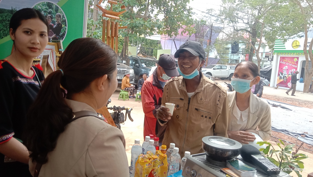 
            Năc lòt nhơl mờ cau lơh broă sa tus tàm ală cơldŭ ràng tăc phan nàng lùp bè bơta chài tam kơphê