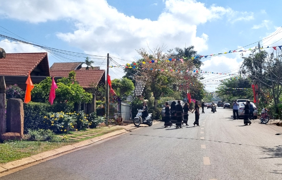 
A mâu pơlê cheăm, hiăng hlo hên tơdroăng ki krip ro