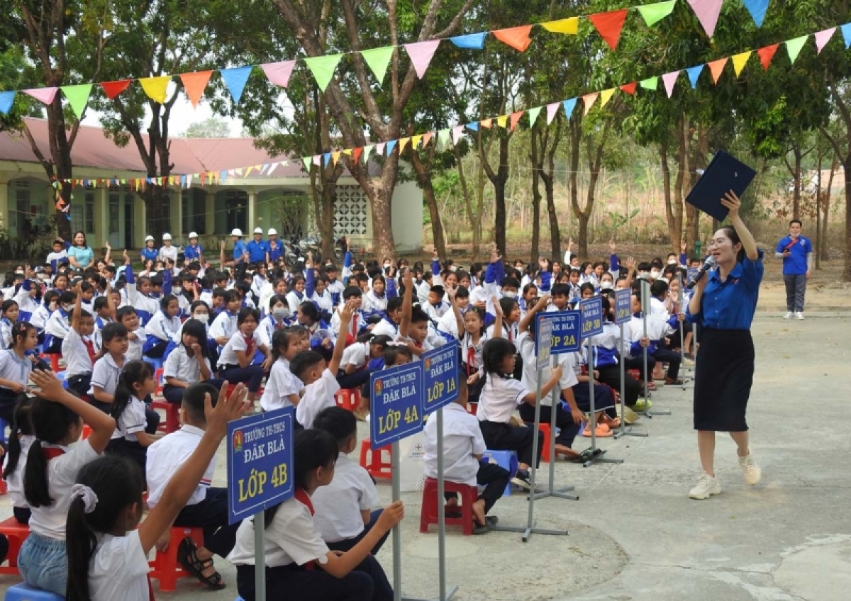 
Hok tro hngêi trung râ má môi- Râ má péa Đăk Bla tơkŭm pêi pro tiô pơkâ ‘nâi kơdĭng on tơhrik