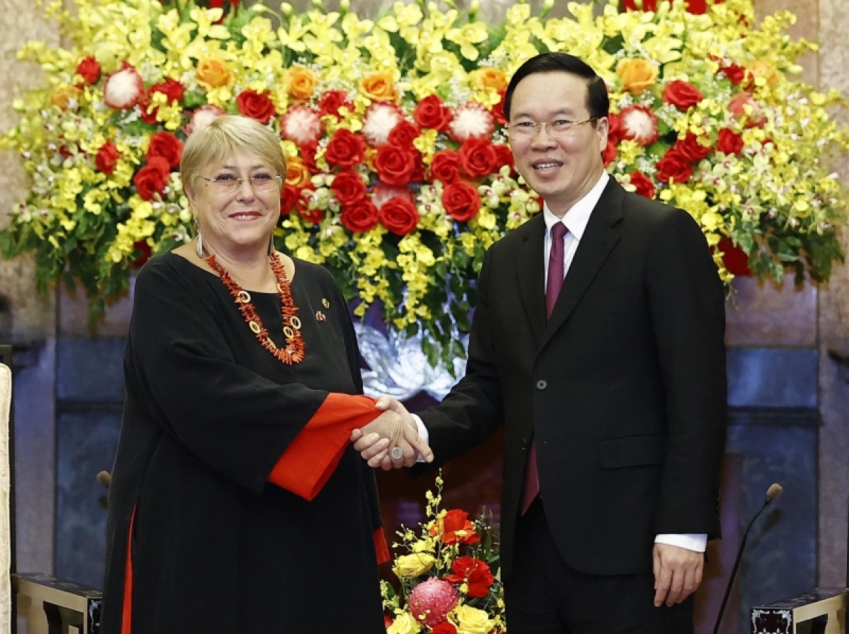 
Củ tịc lơgar Việt Nam ồng Võ Văn Thưởng wă rò Kwang ătbồ lơgar Chile lài do mò Michelle Bachelet