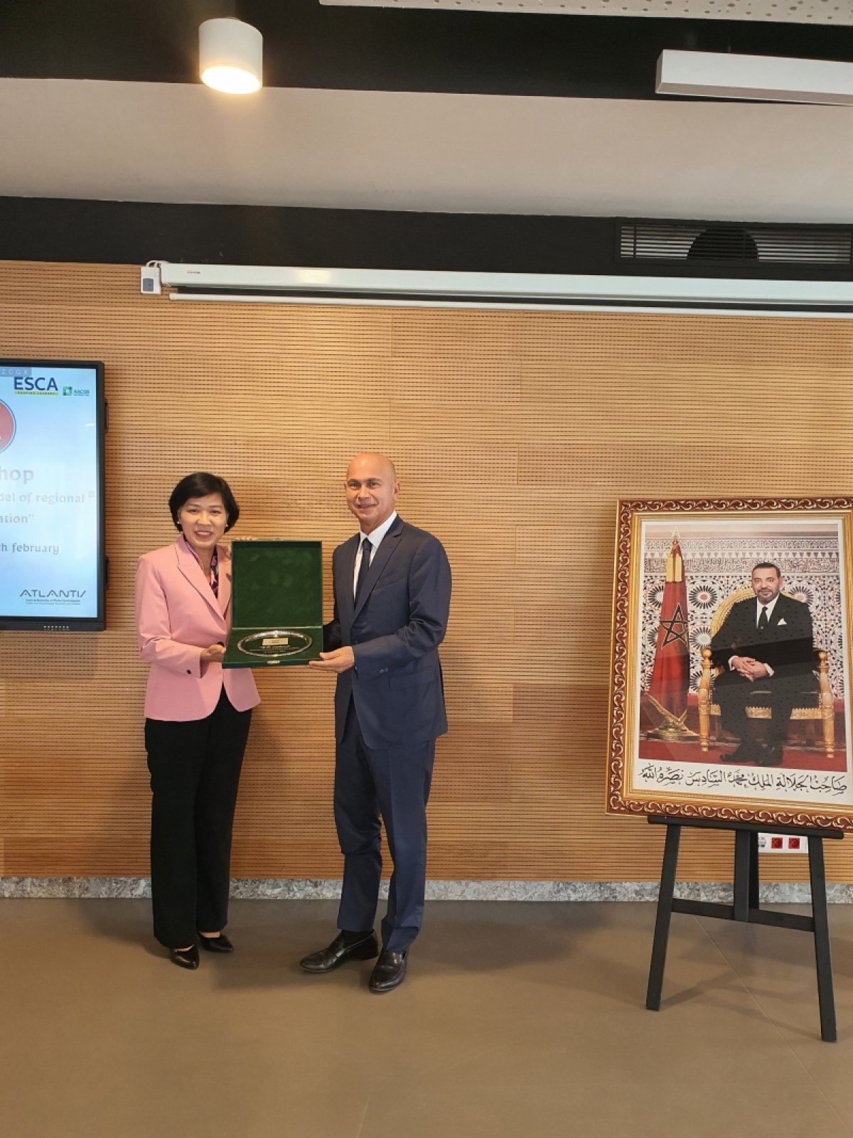 Đại sứ mò Đặng Thị Thu Hà jàu pà phan ai ala mat Ủy ƀan Asean tàm lơgar Maroc