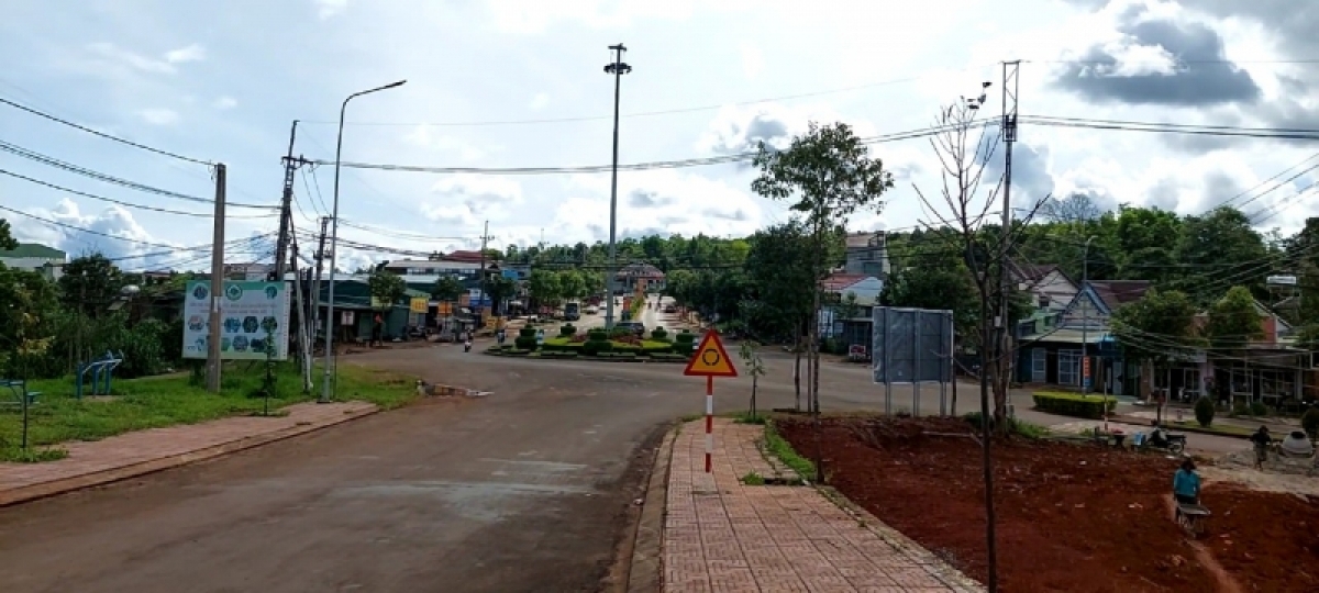 
Lơh jăt niam bơcri priă dà lơgar nàng bơtàu tơnguh lơh sa- mpồl bơtiàn