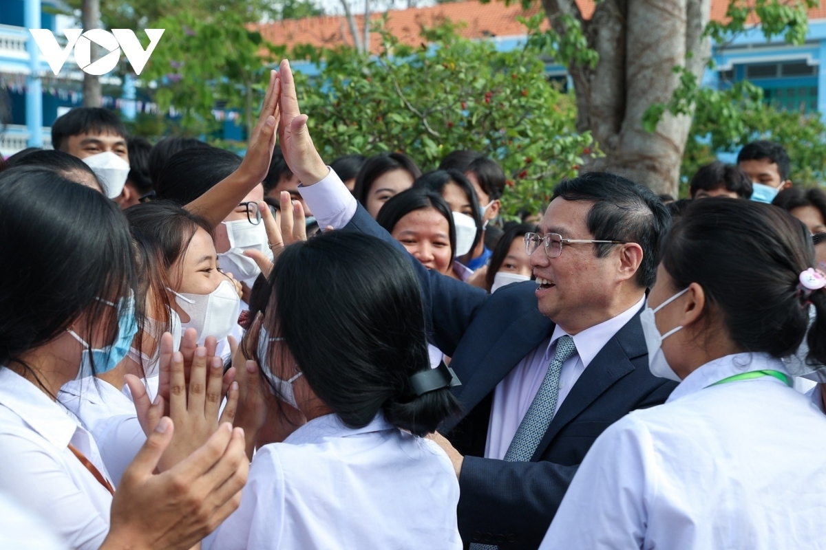 
Thủ tướng Phạm Minh Chính năm ngôi, pơ lung đe thây kô, hŏk tro Hnam trưng hŏk jăl 3 teh đak rong ‘mê hŏk tro kon kông  Huỳnh Cương tơ̆ pơlei tơm Sóc Trăng