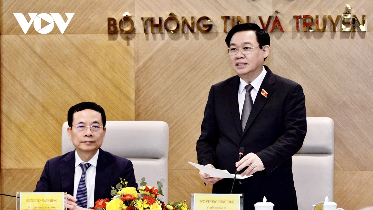 
Khua git gai wai lăng pơ ala mơnuih ƀôn sang ơi Vương Đình Huệ pơhiăp amăng mông mă bruă 