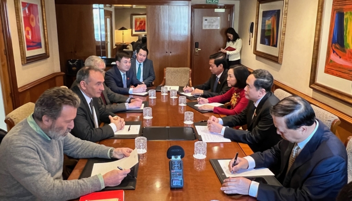 Mpồl kwang bàng tìp mat cribơyai broă mờ kwang đơng lam bồ Đảng Kộng sản Tây Ban Nha