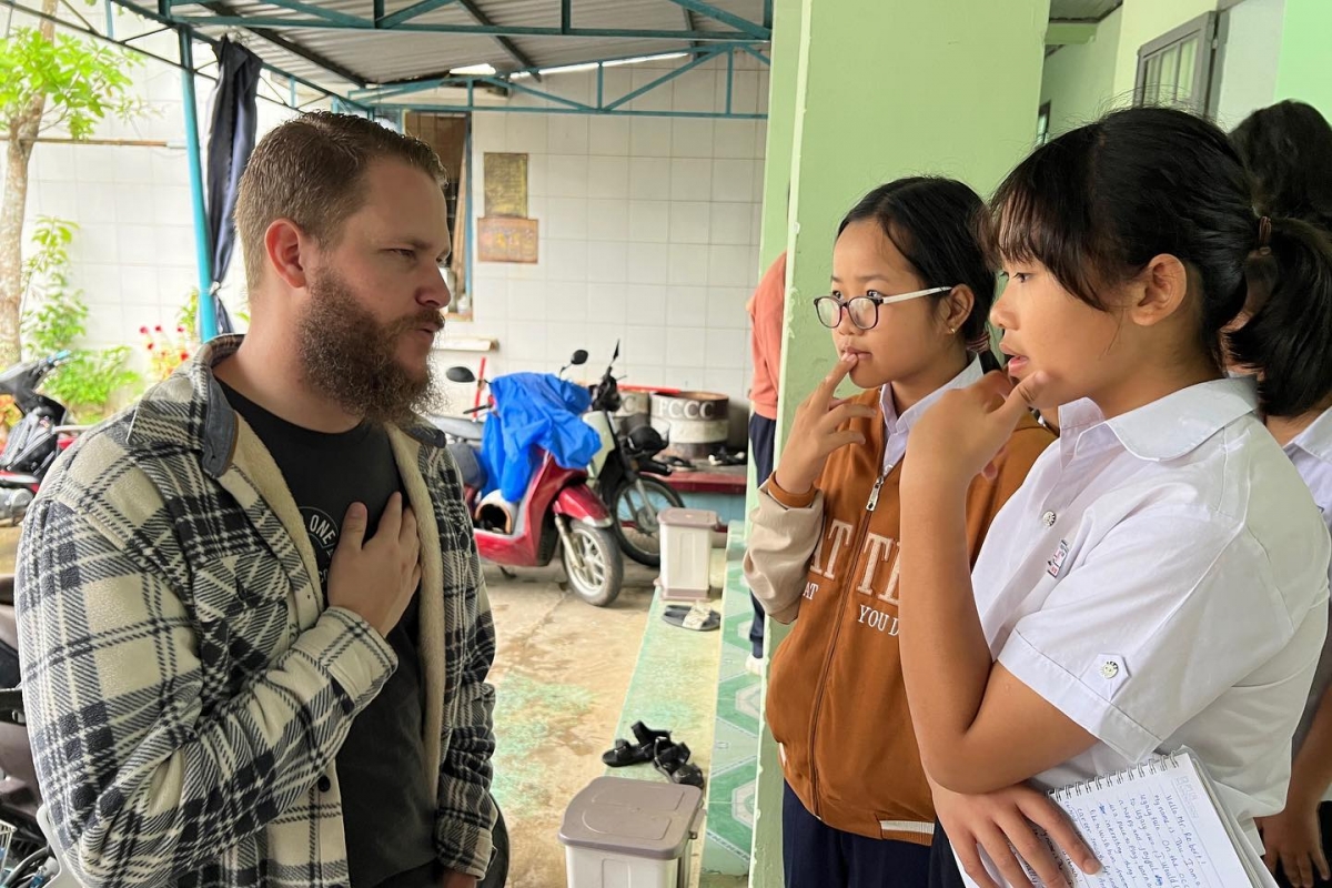 Ảnh:Giving It Back To Kids