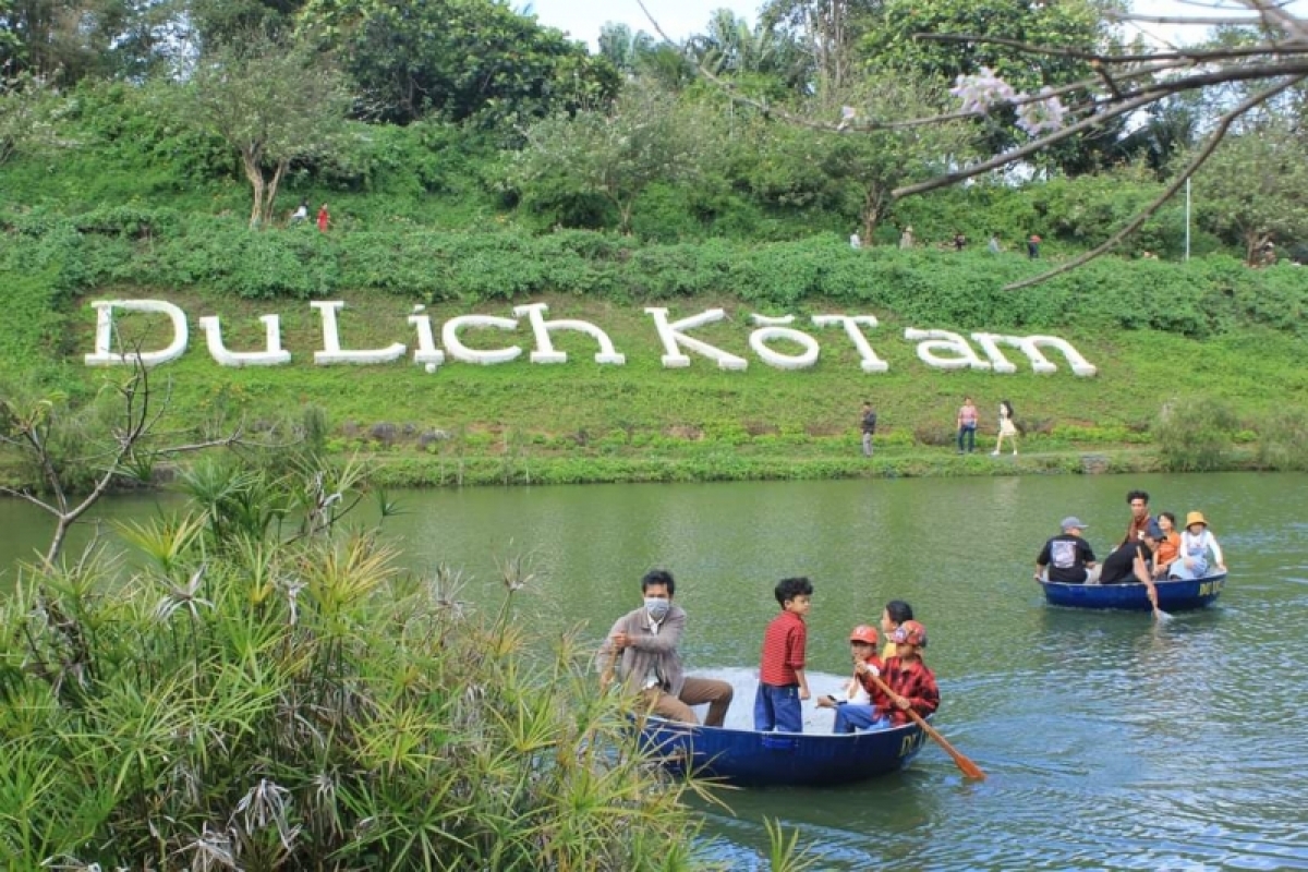 
Kơpong Ôm hyô Kŏ Tam dế pêi kêi đeăng mâu tơmeăm má mơ’nui vâ tơkŭm po hneăng tơ’noăng pong rơgi tơmeăm ki lĕm mơnâ mâ ngăn ing xiâm loăng kơphế