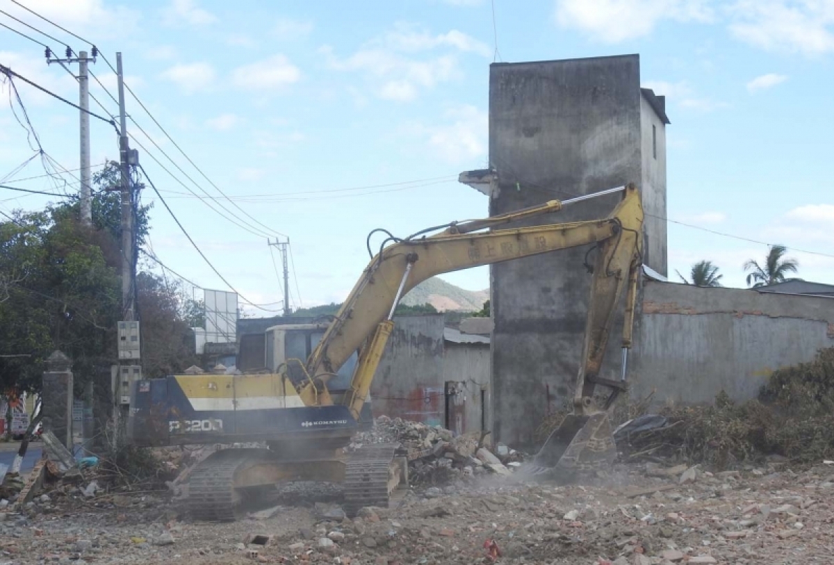 
Pơsir anih anom mă yua pioh pơtrut tañ rơnoh bruă man pơkra