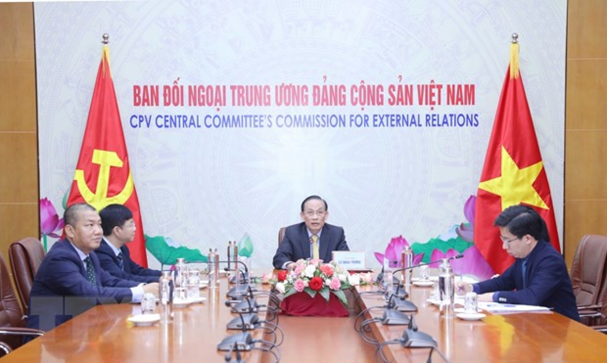 
Ồng Lê Hoài Trung, Kwang ătbồ Mpồl Lơh broă mờ lơgar ndai Dà lơgar đơs tàm dơ̆ họi điện thoại cribơyai