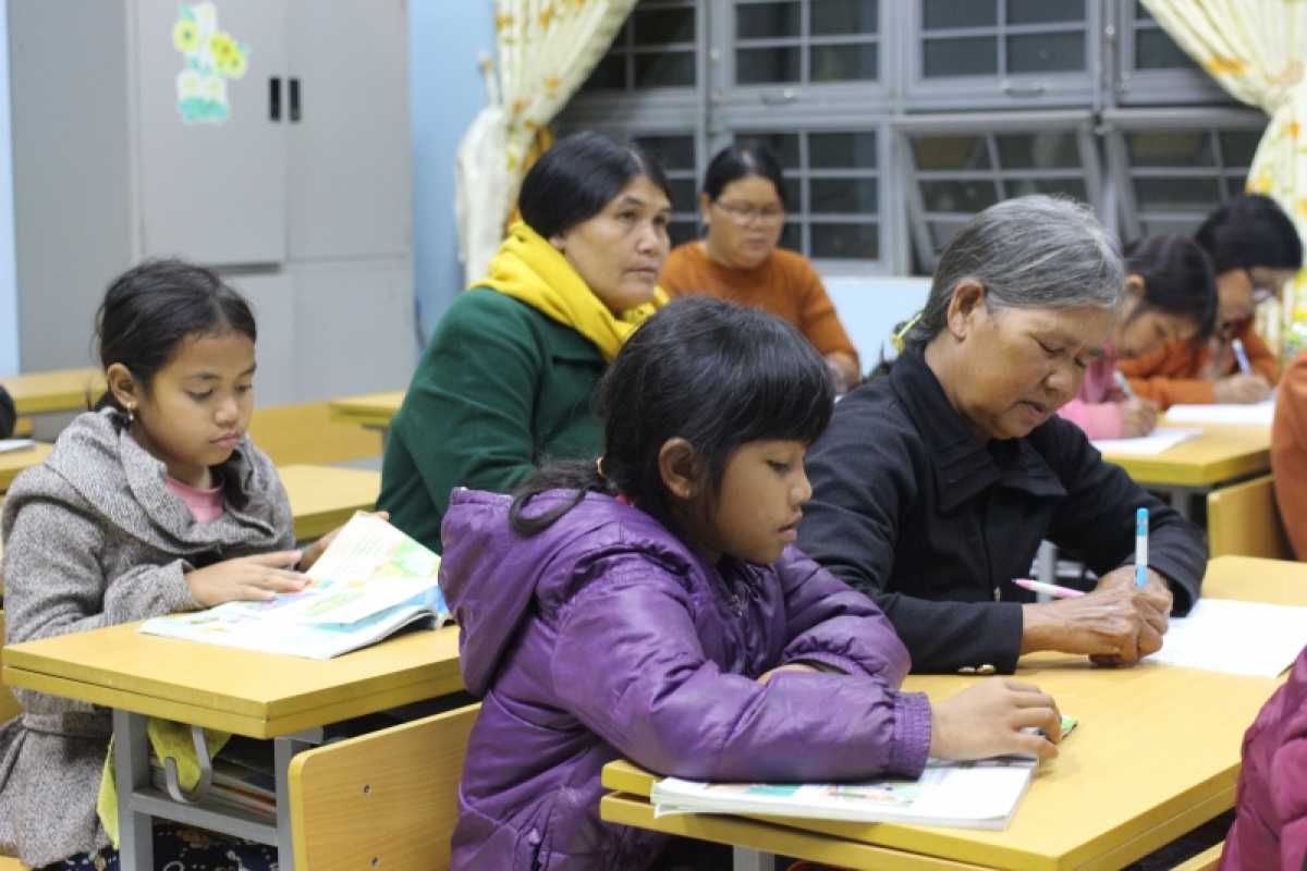 

Hên ngế hơnăm hiăng hên la xuân mơ-eăm troh a lâm hriâm