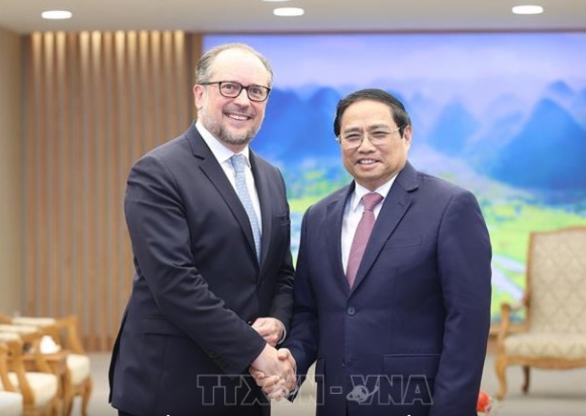 
Thủ tướng Cíñ phủ lơgar Việt Nam ồng Phạm Minh Chính wă rò Ƀộ trưởng Ƀộ Ngoại giao lơgar Áo ồng Alexander Schallenberg (rùp Yal tơngĭt jơnau Việt Nam dê)