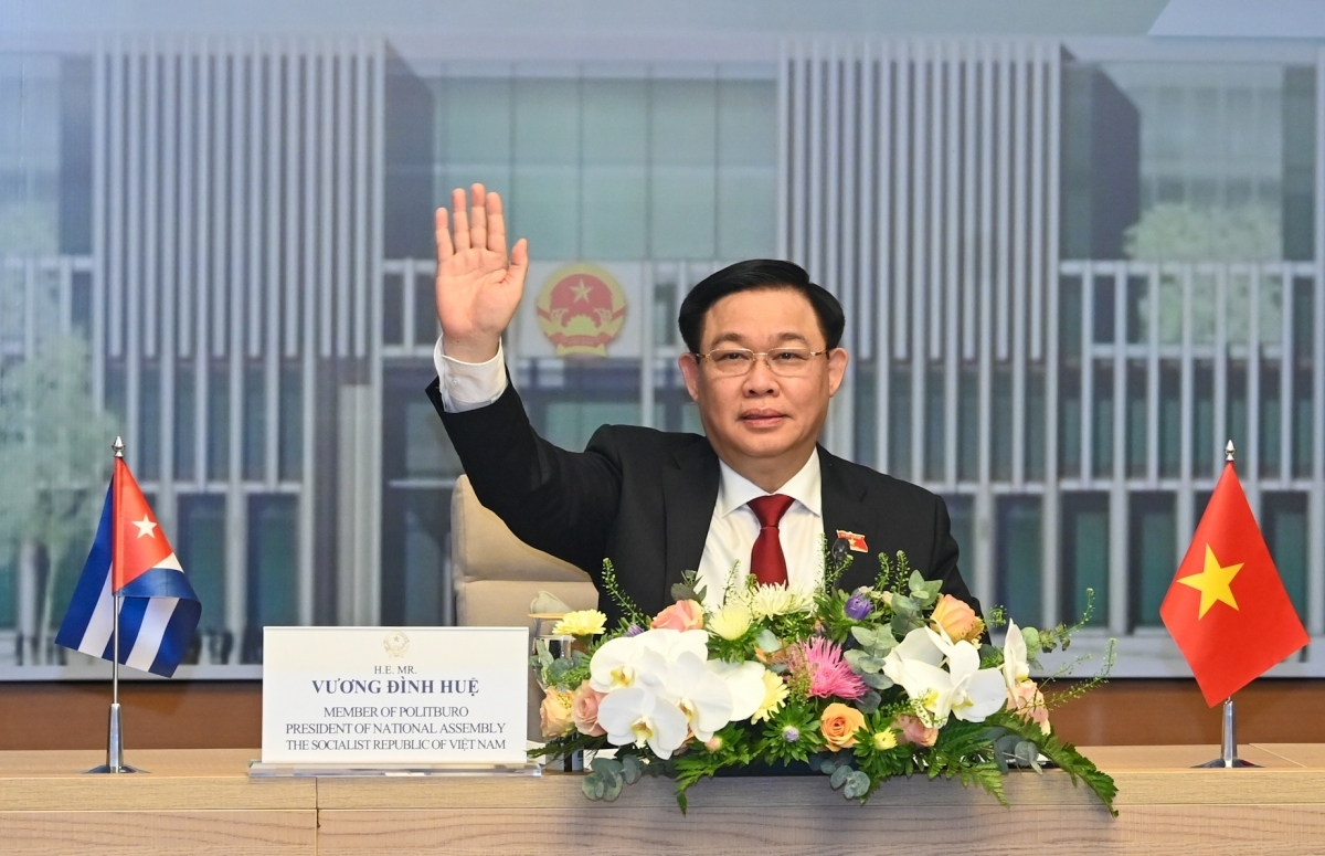 Khua git gai pơ ala mơnuih ƀon sang dêh čar ơi Vương Đình Huệ