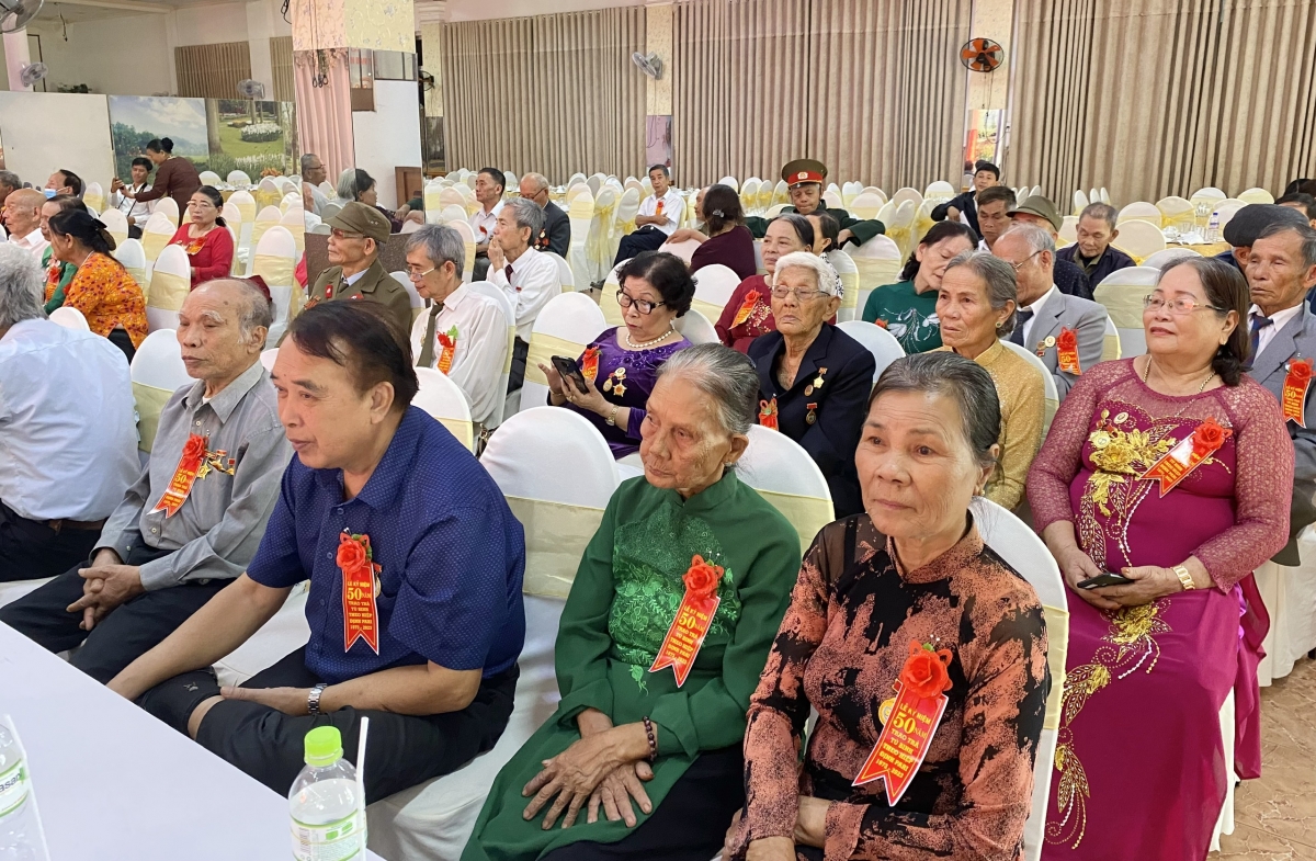 150 ‘nu bơngai pơnă sơ̆ tơ̆ lêh tơbăt