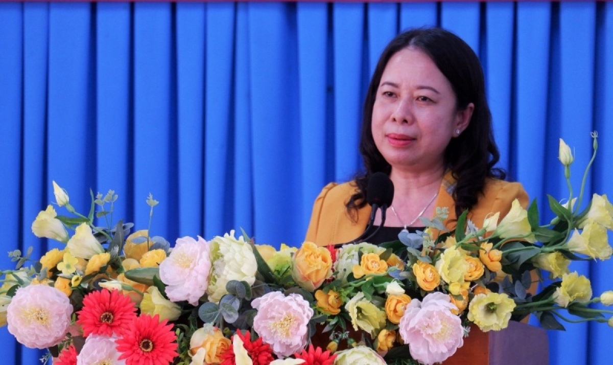 
Phŏ Kơdră teh đak bơ̆n Võ Thị Ánh Xuân pơma dơnuh hăm kon pơlei tăh hla