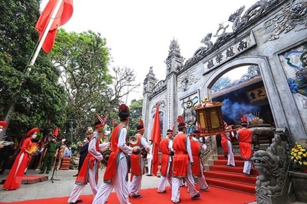 Ting tông um mot a tíu xối tơbâ Đền Thượng - Kơpong tíu tơbâ ton nah dêi Tơnêi têa Đền Hùng. (Um:TTXVN)