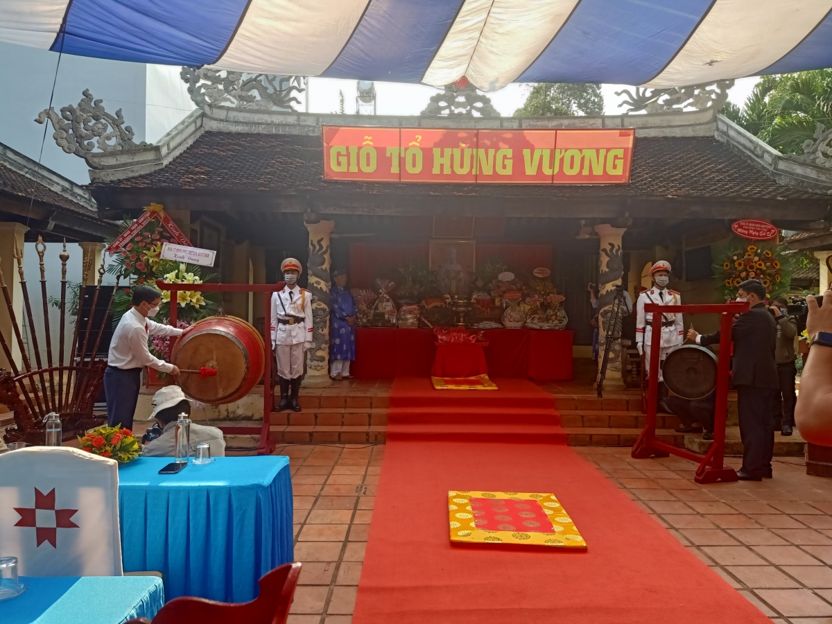 Broă duh kah Bơtau Hùng geh bơyai lơh tàm Đình Lạc Giao