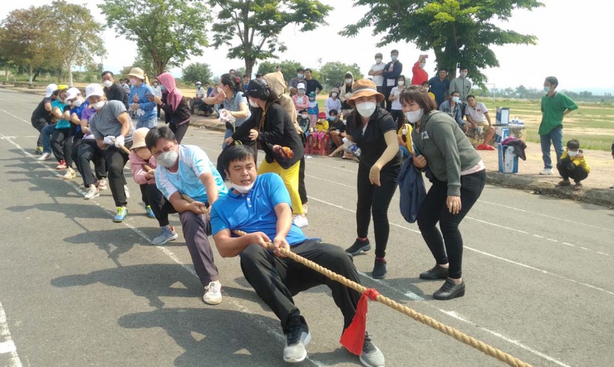 Pơrlòng dŏ che, dùl broă lơh tàp pràn să jan tàm Dơ̆ Duh kah Bơtau Hùng tàm kơnhoàl Đăk Hà, càr Kon Tum