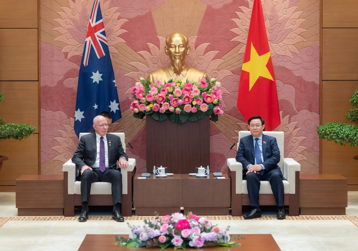 Khua pơ ala mơnuih ƀon sang dêh čar ơi Vương Đình Huệ hăng ơi David Hurley