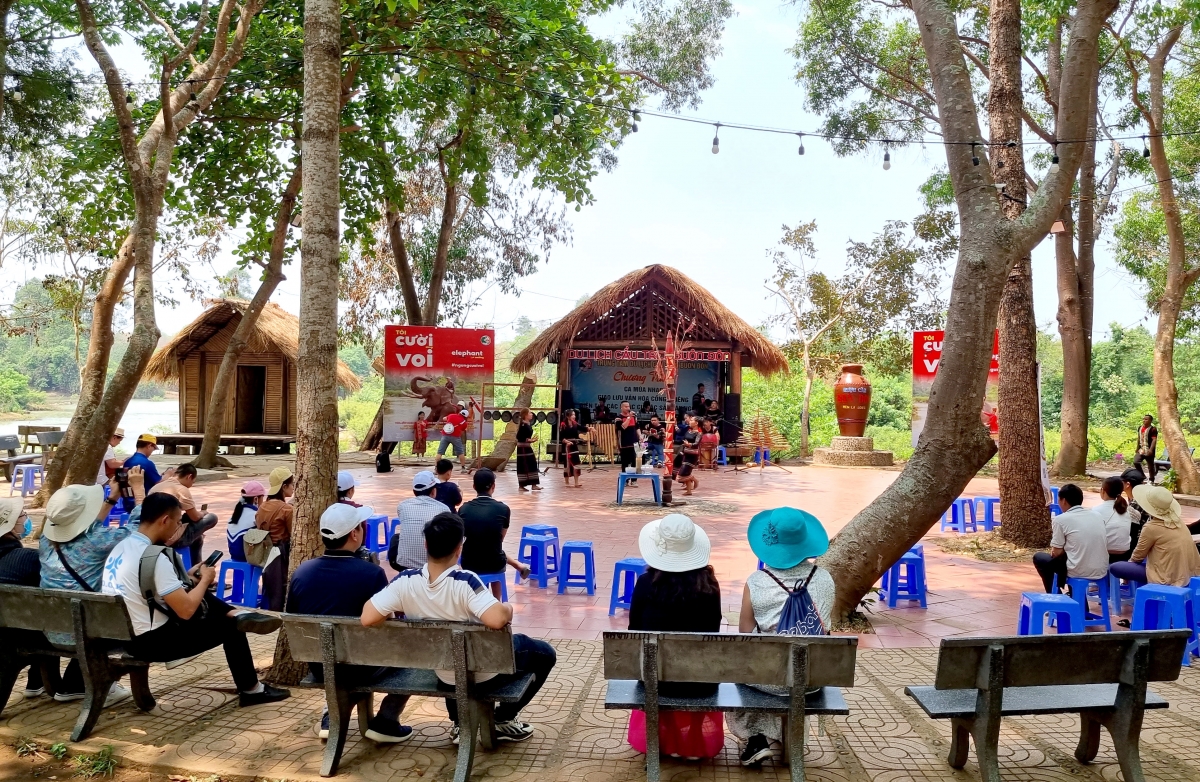 Nam do, Dăk Lăk geh 2 ƀòn geh dong kờl nàng bơtàu tơnguh lòt nhơl mpồl bơtiàn