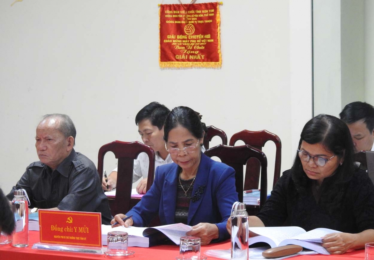 Ala mat kwang đơng lam bồ càr Kon Tum ală rài tus bal tàm dơ̆ cribơyai